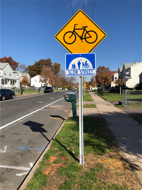 Slow Street Sign on Hampton Street