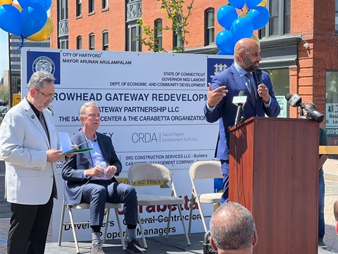 Mayor and Governor at Arrowhead Ribbon Cutting
